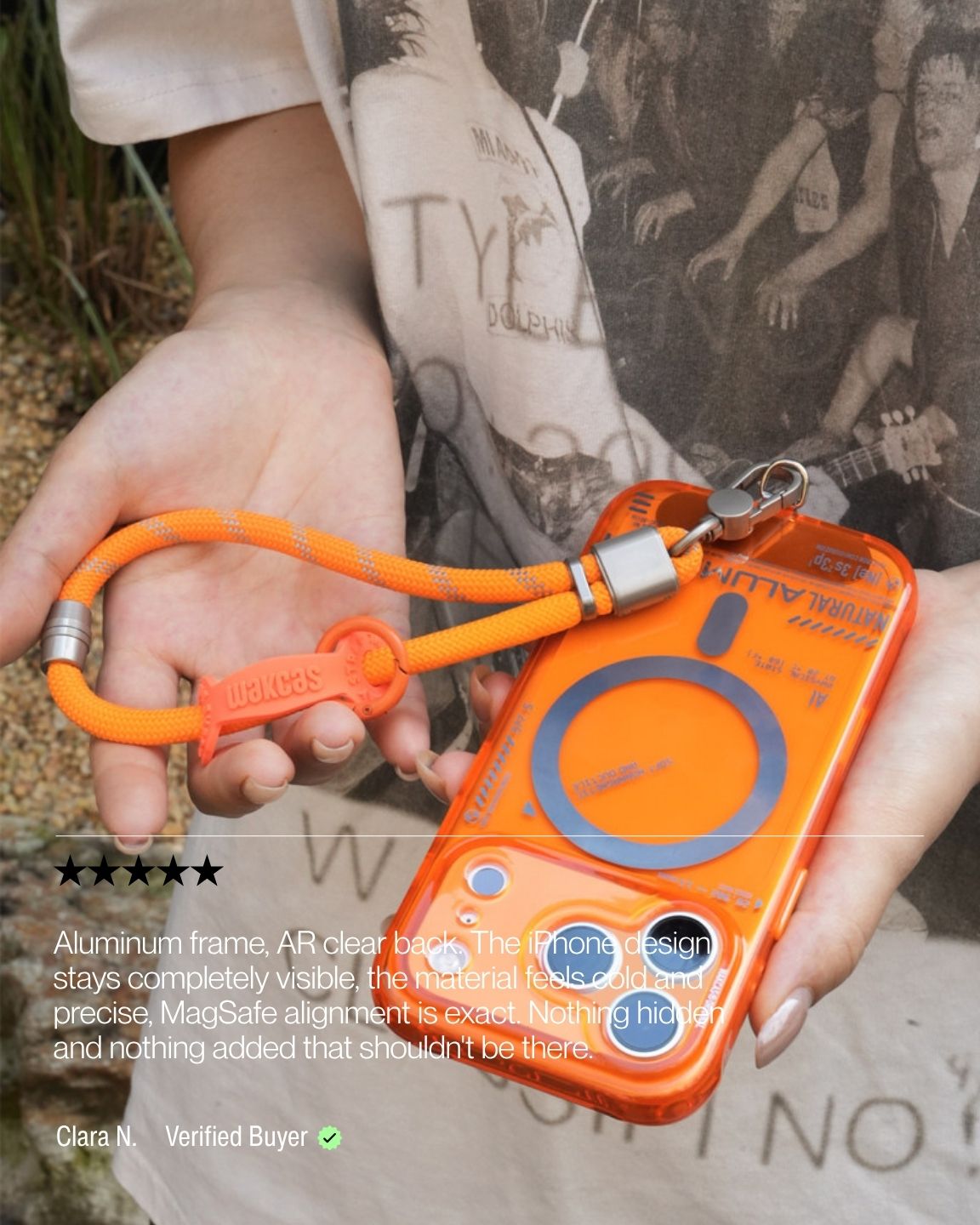 Keenii iPhone case used in clean modern daily environment